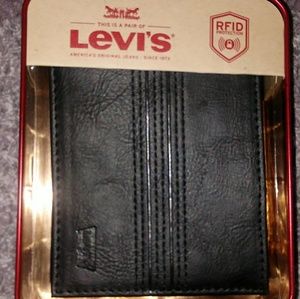 Levis Wallet